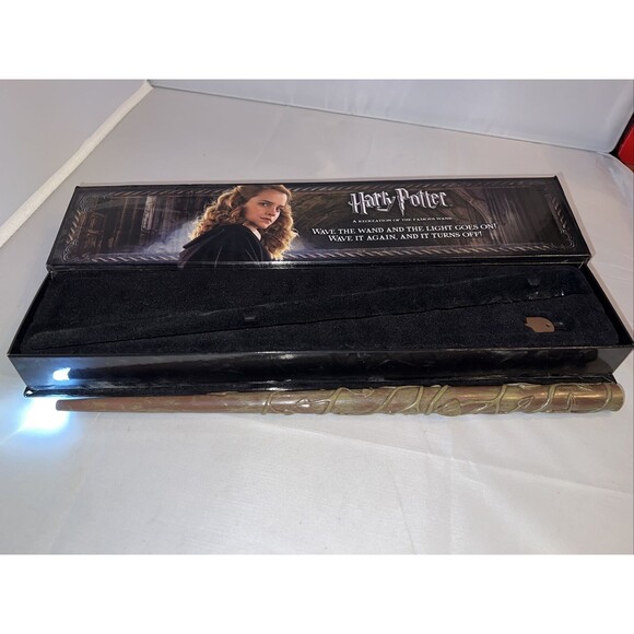 Hermione‎ Granger Illuminating Wand The Noble Collection - Picture 1 of 2
